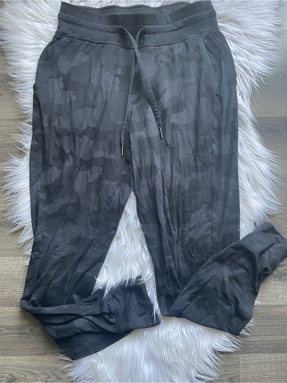 Lululemon Black Camo Jogger Sweatpants size 6